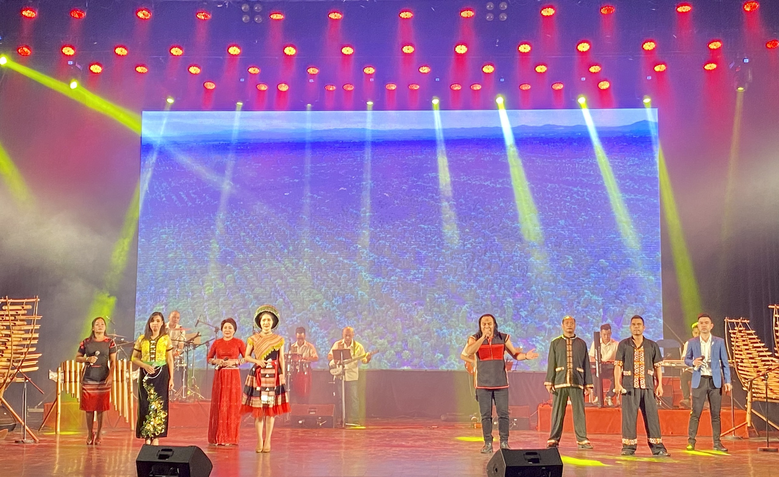 Triển khai các hoạt động văn hóa, thể thao gắn với chủ đề xây dựng môi trường văn hóa cơ sở